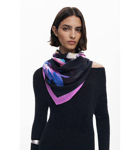 Dámský šátek DESIGUAL FLORAL GARDEN Černá - DESIGUAL - 25WAWA23 2000 FOU FLORAL GARDEN