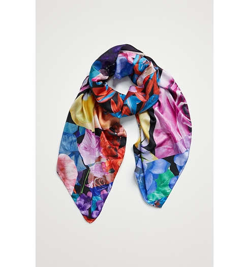 Dámský šátek DESIGUAL CARRE PATCH LACROIX MAXI CARRE 2000 NEGRO - DESIGUAL - 22SAWA53 2000 FOU_CARRE PATCH LACROIX MA