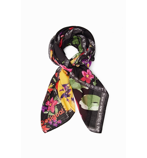 Dámský šátek DESIGUAL FLORES PATCH 2000 BLACK - DESIGUAL - 23WAWA22 2000 FOU FLORES PATCH