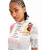 Dámské šaty DESIGUAL NEWSPAPER 1000 WHITE - DESIGUAL - 23SWVK46 1000 VEST NEWSPAPER